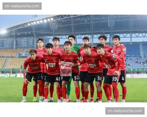 3-4-2-1阵型潜在复兴 曼联水晶宫狼队三中卫体系应对四人防线